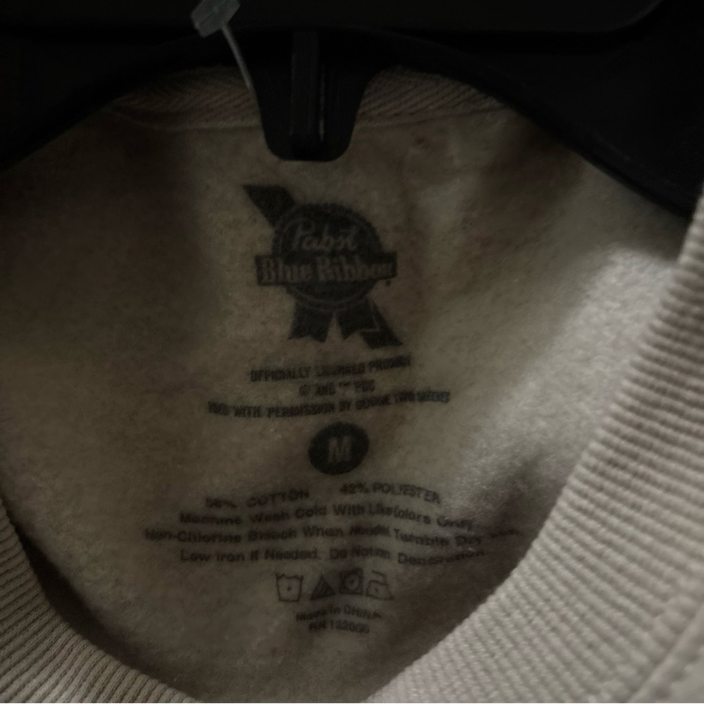 Pabst Blue Ribbon Men's Beige Graphic Sweatshirt NWOT - Picture 4 of 4